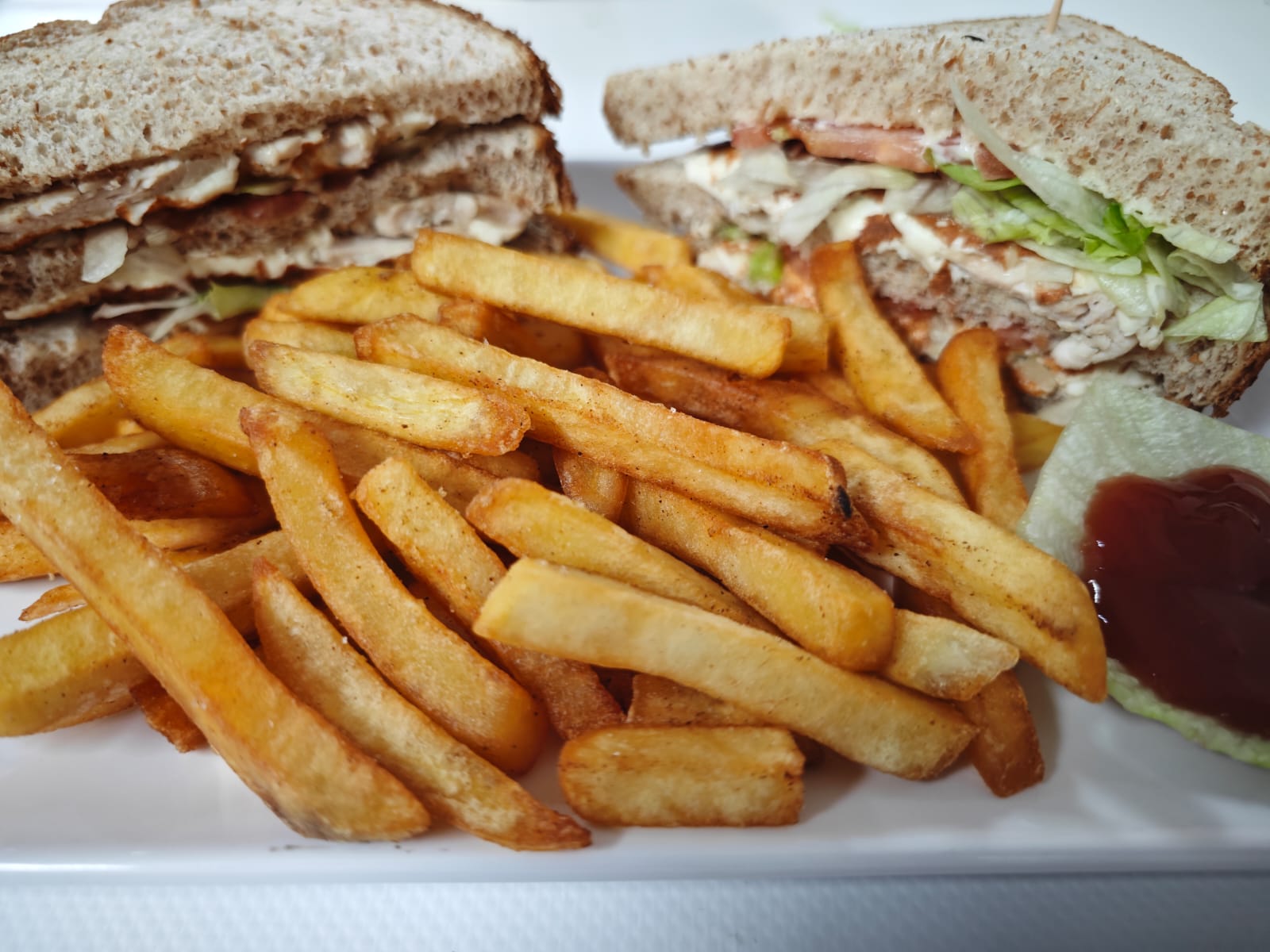 Club sandwich de pechuga de pollo